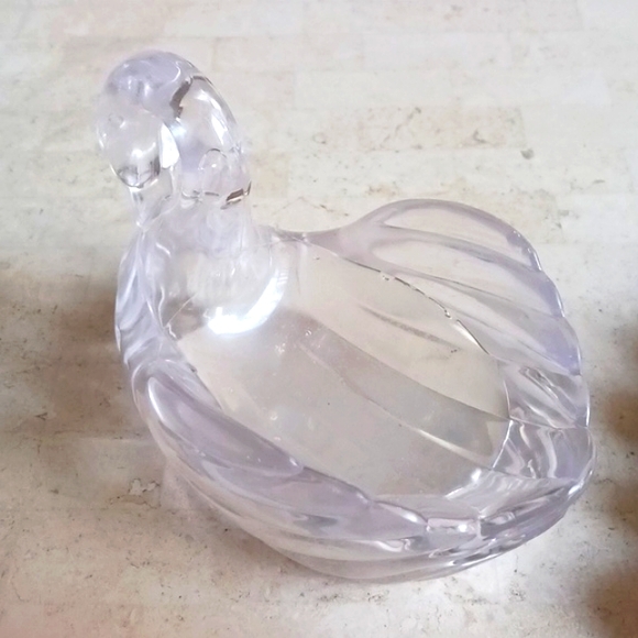 Vintage- Lucite Clear Swan Soap Dish With  Small Soaps, 5 1/2" Long,4" High - Picture 3 of 10
